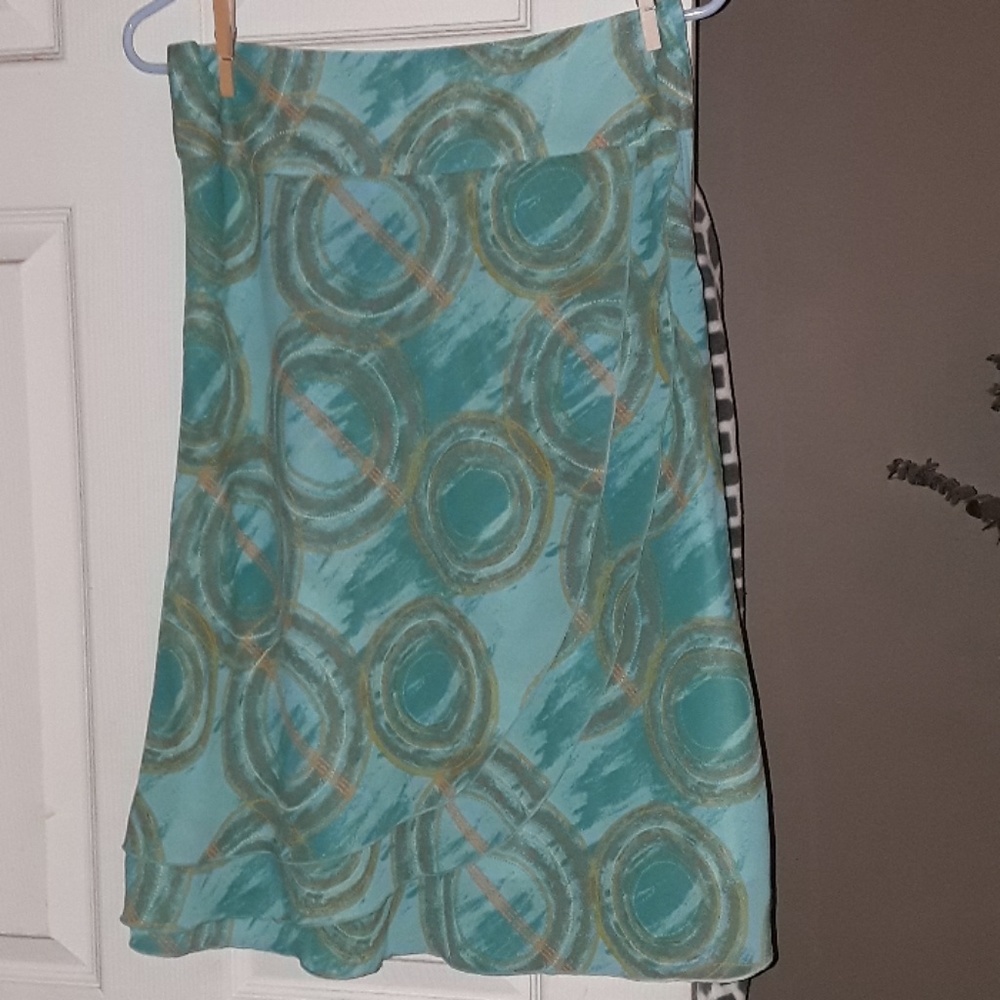Mid length skirt